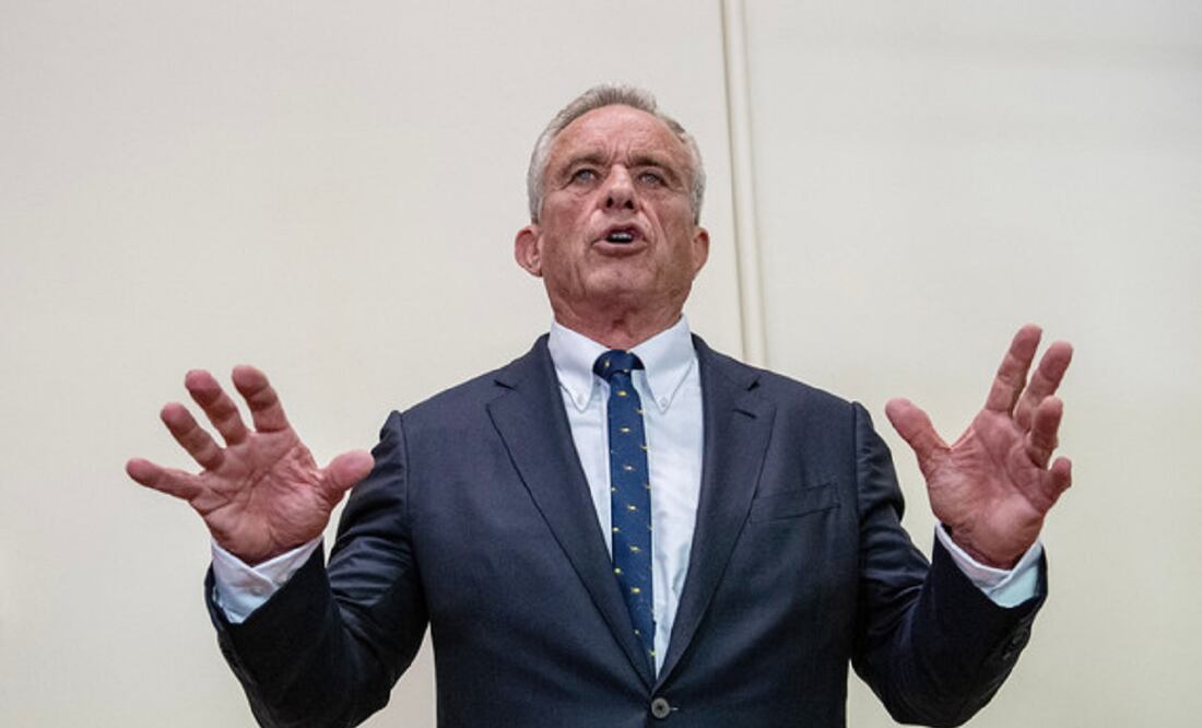 Robert F. Kennedy Jr. está siendo investigado por una agencia federal por supuestamente cortar la cabeza de una ballena muerta hace 20 años y llevársela a casa. Foto: AFP/Archivo