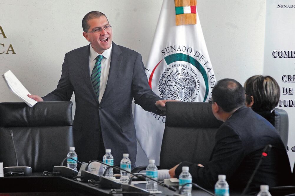 Ríos Piter propone quitar pago a ‘aviadores’ y destinarlo para aulas