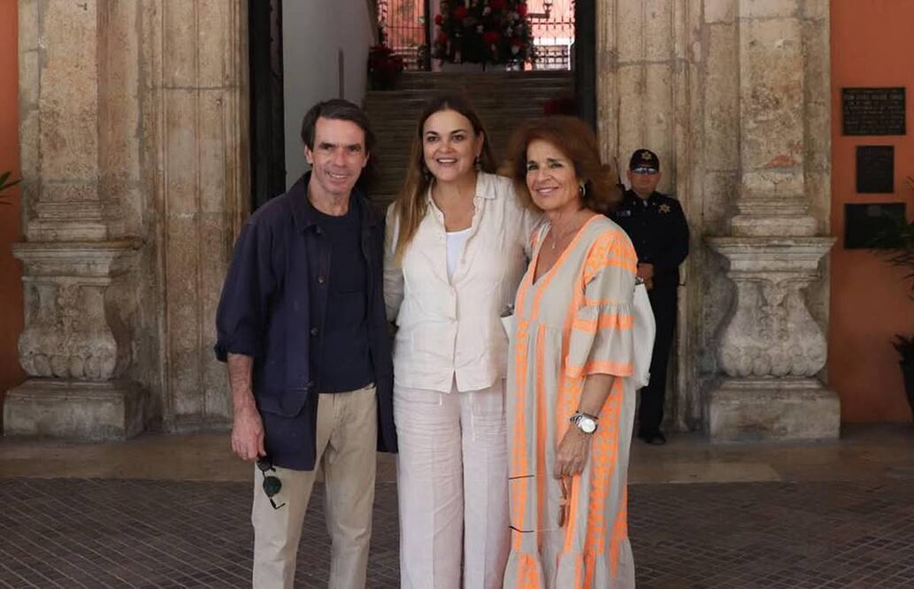 La presidenta municipal de Mérida, Cecilia Patrón Laviada dialogó con el expresidente de España, José Maria Aznar, y la exalcaldesa de Madrid, Ana Botella. Foto: Especial