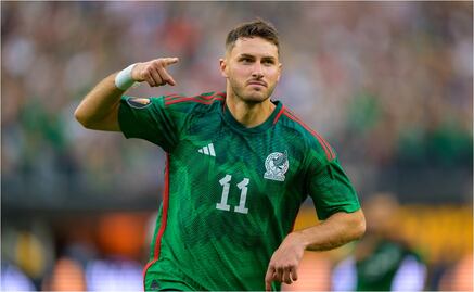 Prensa internacional denomina a Santiago Giménez como "goleador argentino"