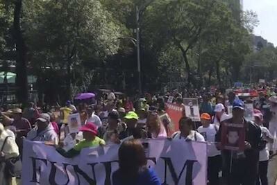 Madres de desaparecidos hacen mitin en el Ángel de la Independencia