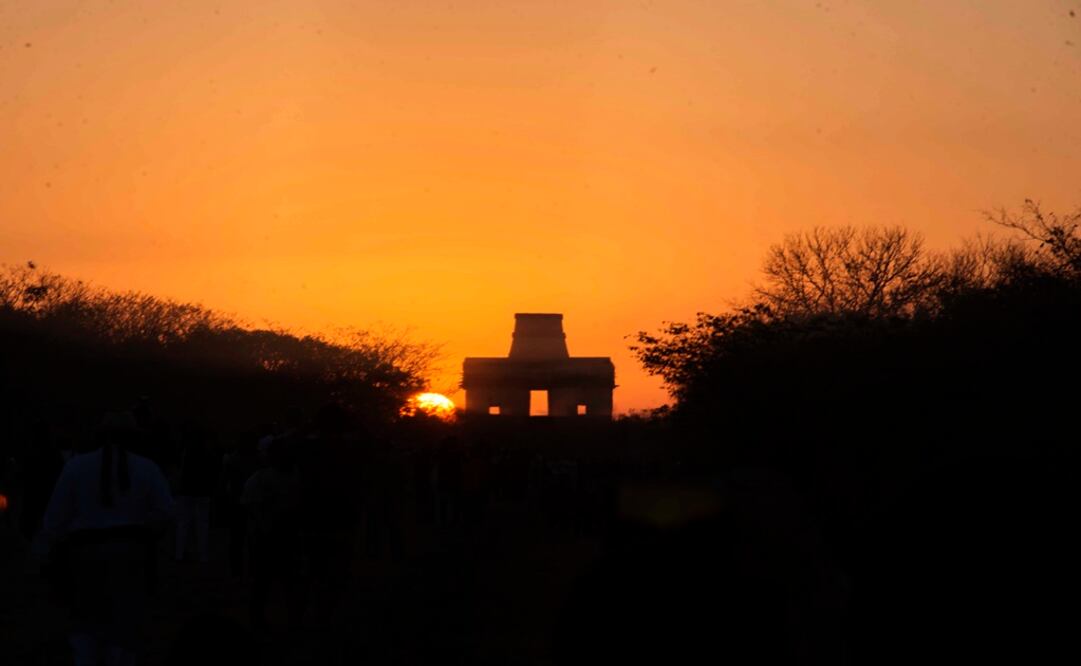 En la zona arqueológica de Dzibilchaltún, en Yucatán, miles de personas se dieron cita para presenciar el fenómeno de luz y sombra en todo su esplendor. Foto: Cuauhtémoc Moreno Cabrera 
