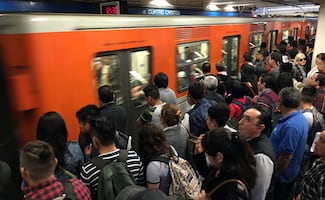 Caos matutino en el Metro CDMX; usuarios reportan retrasos y trenes detenidos en ocho líneas