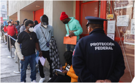 Migrantes reportan “mucho tiempo de espera” para hacer su petición de asilo en oficina de la COMAR en Iztapalapa