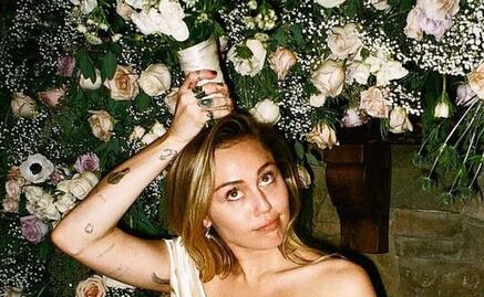 Esta es la foto de Miley Cyrus en donde imitó a un campeón del mundo y causó revuelo en redes sociales