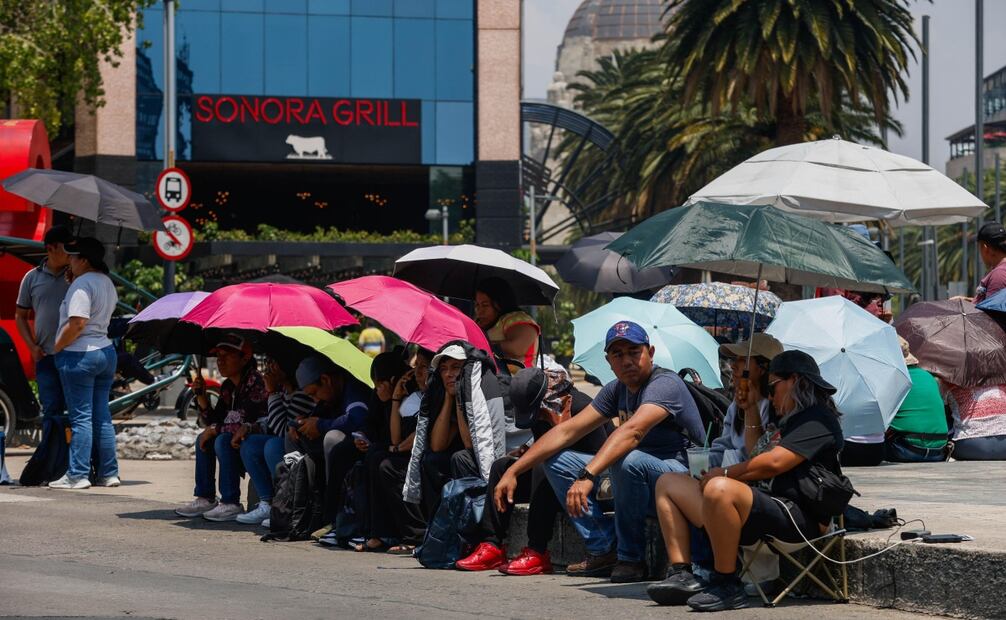 Maestros de la CNTE bloquean Paseo de la Reforma a la altura de El Caballito. Foto: Diego Simón / EL UNIVERSAL