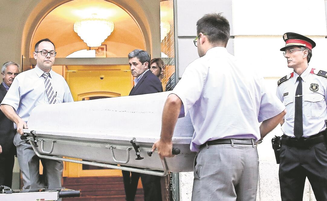 El 20 de julio fueron exhumados restos del artista Salvador Dalí, en Figueras, España, a fin de realizar una prueba de ADN ante una demanda de paternidad. (ARCHIVO EL UNIVERSAL)