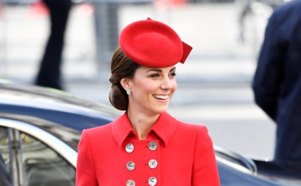Kate Middleton sorprende en Londres con su look en rojo