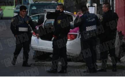Asesinan a tiros a taxista; auto se estrella contra muro en Iztapalapa