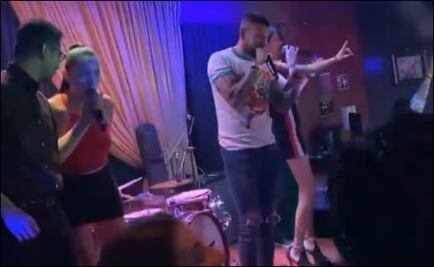 Jonathan Orozco, relajado en un Karaoke tras cirugía