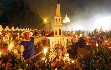 Panteones de Dolores y Mixquic, de los más visitados en Día de Muertos