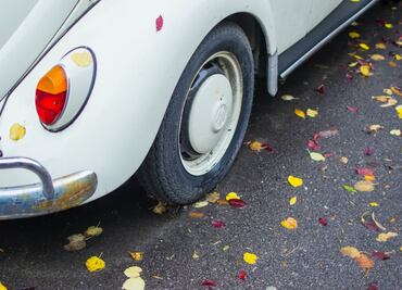 Video. Desmantela un vocho para hacerlo una obra de arte