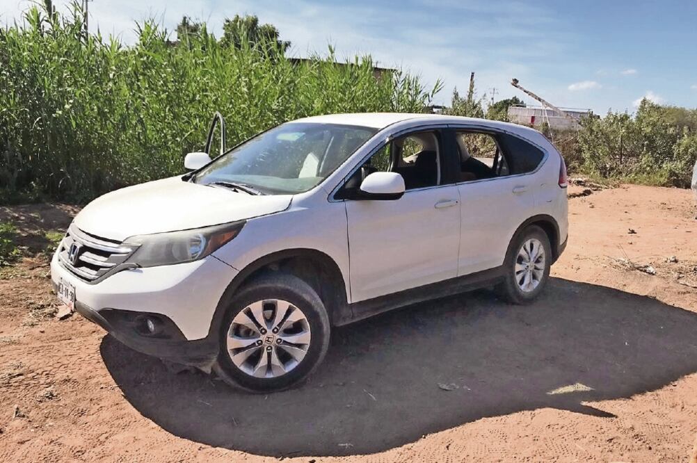 Investigación. El vehículo en el que viajaban los atacantes del mando policial y su escolta tenía reporte de robo. Foto: AMALIA ESCOBAR. EL UNIVERSAL