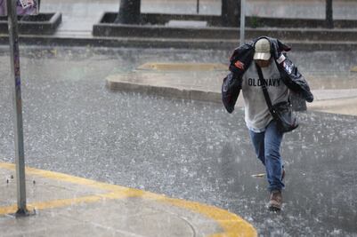 ¡Que no se te olvide el paraguas! Hay doble alerta por fuertes lluvias y caída de granizo en toda la CDMX