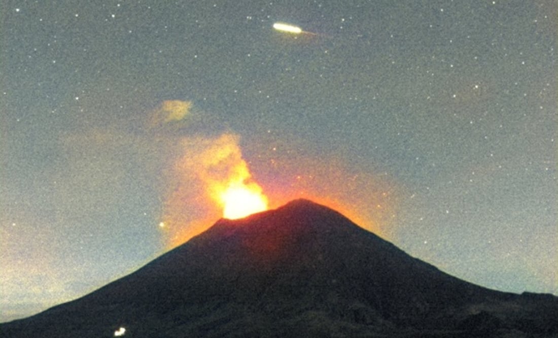 Lo que resultó sorprendente fue el resplandor y el destello que emite el objeto a medida que avanza. Foto: X