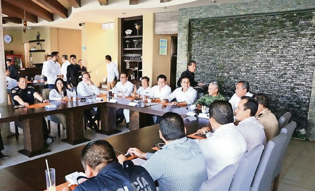 El gobernador lideró ayer la sesión del Grupo de Coordinación Michoacán y la primera reunión del Consejo Municipal para el Desarrollo Integral municipal