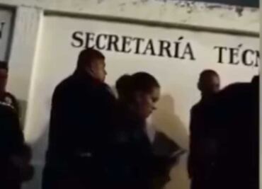 Comisión de Derechos Humanos del Edomex investiga a presunto policía que golpea con una tabla a un hombre en Cuautitlán