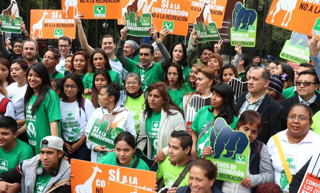 Este viernes, militantes del PVEM protestaron en Chapultepec por el manejo que la autoridad capitalina hace de ese espacio y de los zoológicos. /Especial
