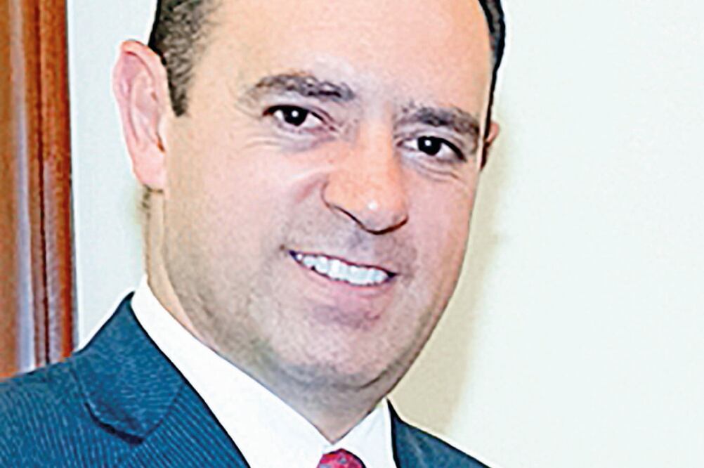 Fuman pipa de la paz Alejandro Tello y Alonso Reyes