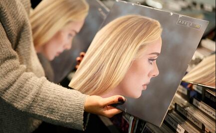Adele regresa con éxito y encabeza al doble los rankings de música británicos