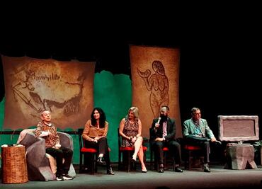 "Me debo al público", dice César Bono en medio de aplausos por su trayectoria en "Defendiendo al cavernícola"