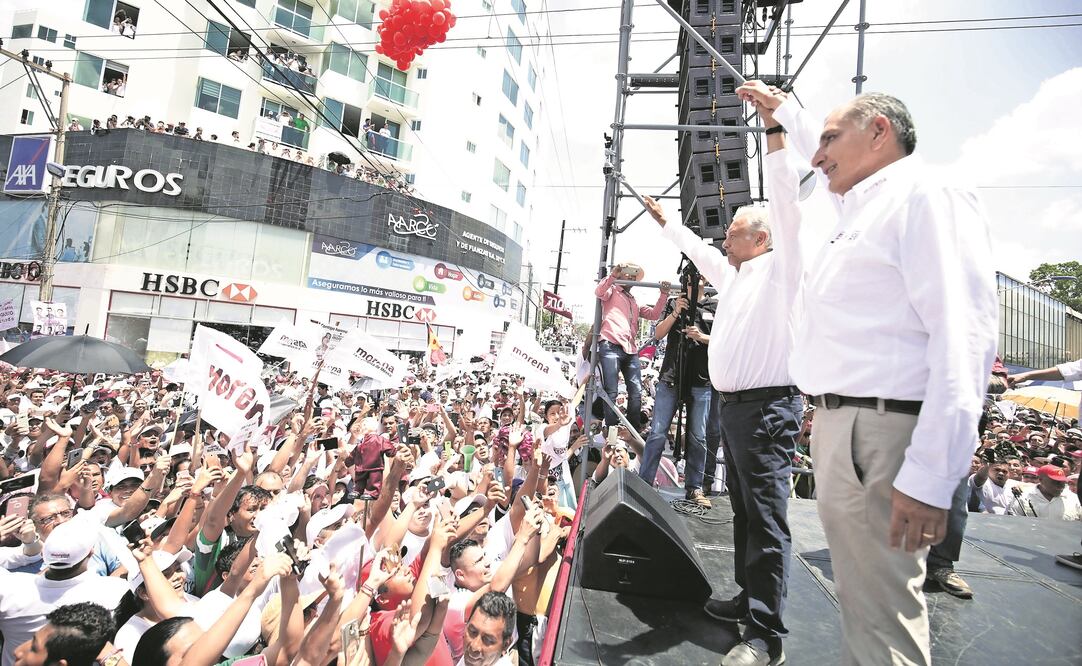 Adán Augusto López, abanderado de la coalición Morena- PES-PT, contó con la compañía del aspirante presidencial Andrés Manuel López Obrador. (LUMA LÓPEZ. EL UNIVERSAL)