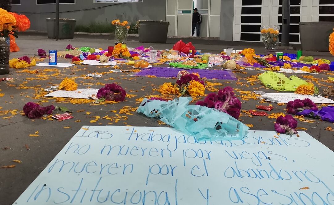 Ofrenda en honor a las trabajadoras sexuales fallecidas. Foto: Eduardo Dina / EL UNIVERSAL