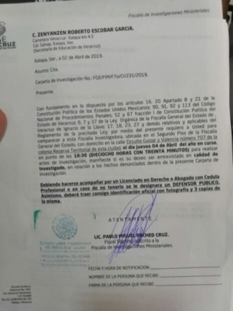 Fiscal entrega citatorio a secretario que denunció a Yunes Linares