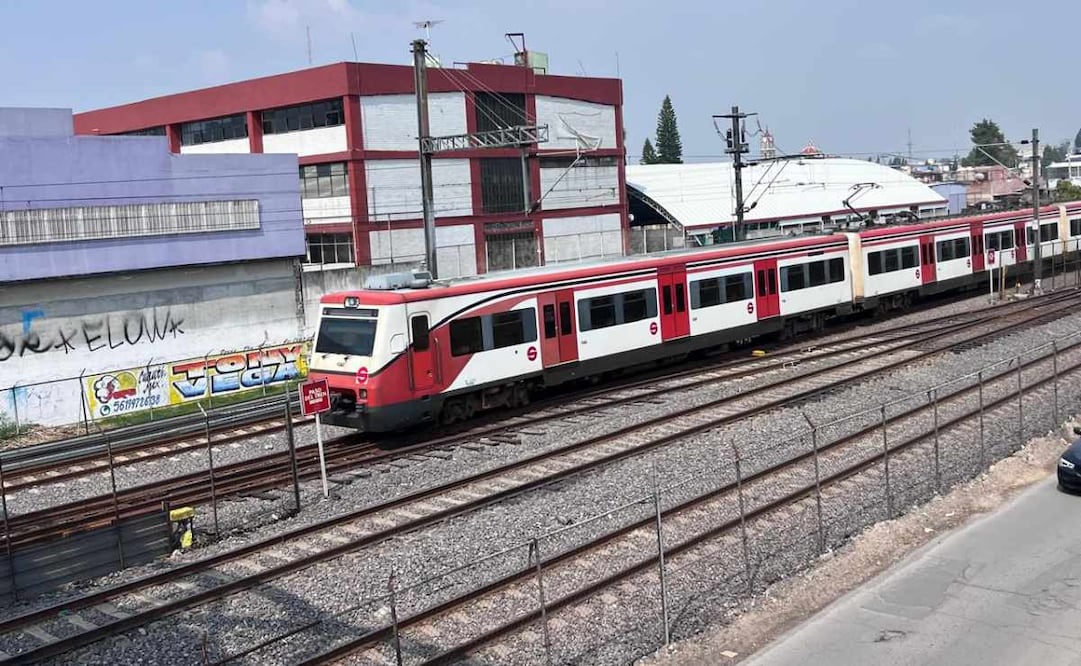 El sábado 1 y domingo 2 de noviembre, el Tren Suburbano tendrá variaciones en la frecuencia del paso de los trenes.
Foto: Arturo Contreras.