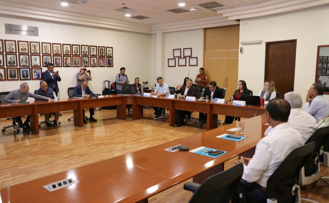 El candidato a senador se reunió con integrantes del Consejo Directivo de la Cámara de la Industria del Calzado del Estado de Guanajuato. Foto: Especial