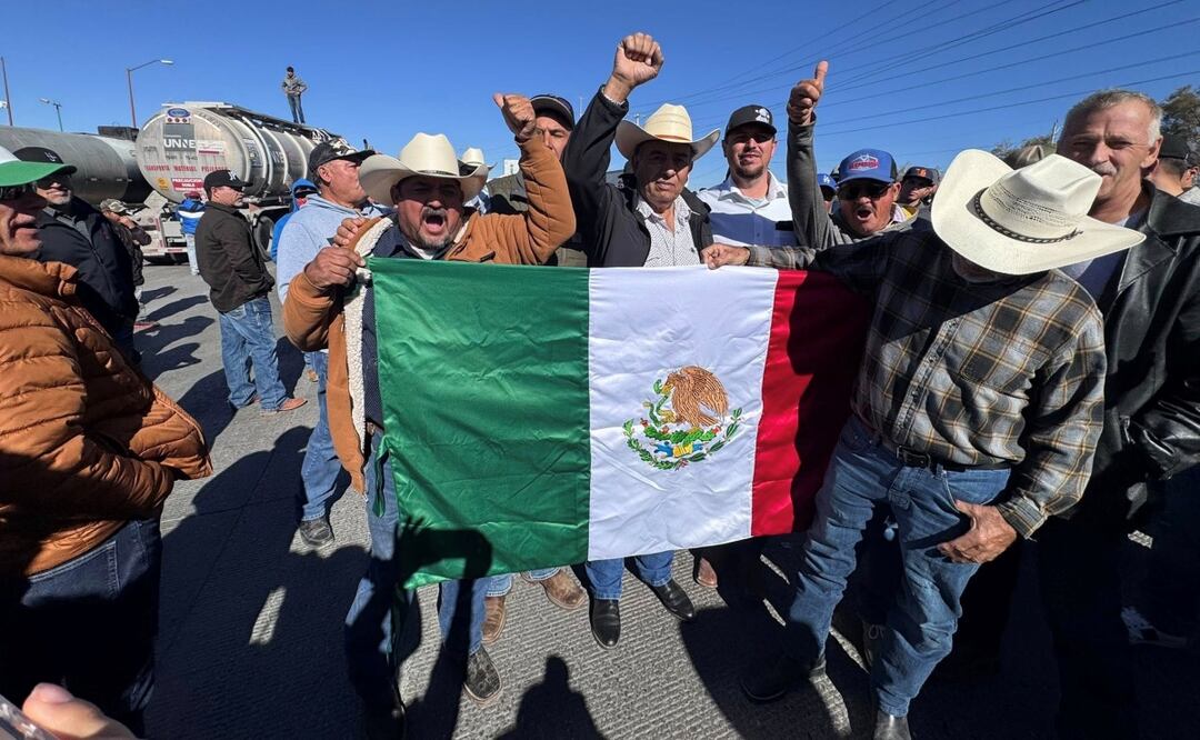 El viernes, agricultores asistieron a la Cámara de Diputados y celebraron los cambios a la Ley General de Aguas. Foto: Tomada de Facebook (Comunidad LeBaron)