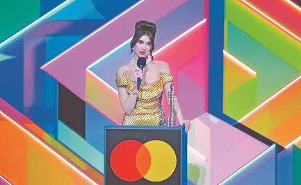 Dua Lipa pide en Londres subir salario del personal de salud