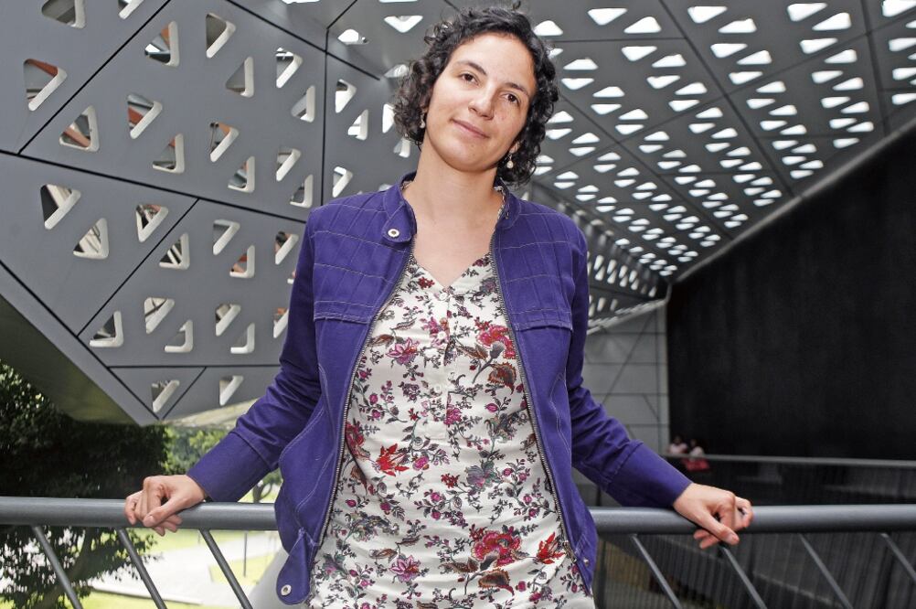 Verónica Gerber Bibecci indaga en su primera novela en temas como el exilio, el vacío y la desaparición a través de la figura de la madre (ARIEL OJEDA. EL UNIVERSAL)