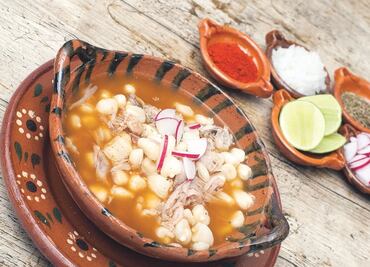 Comer en exceso en fiestas patrias puede complicar la salud: especialista