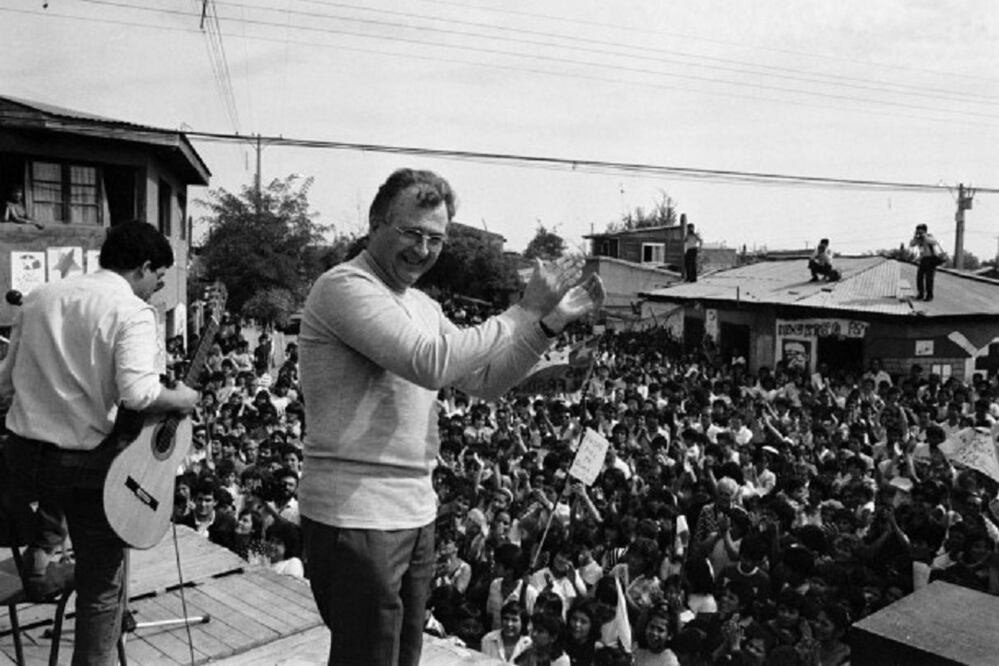 El sacerdote francés que combatió a Pinochet