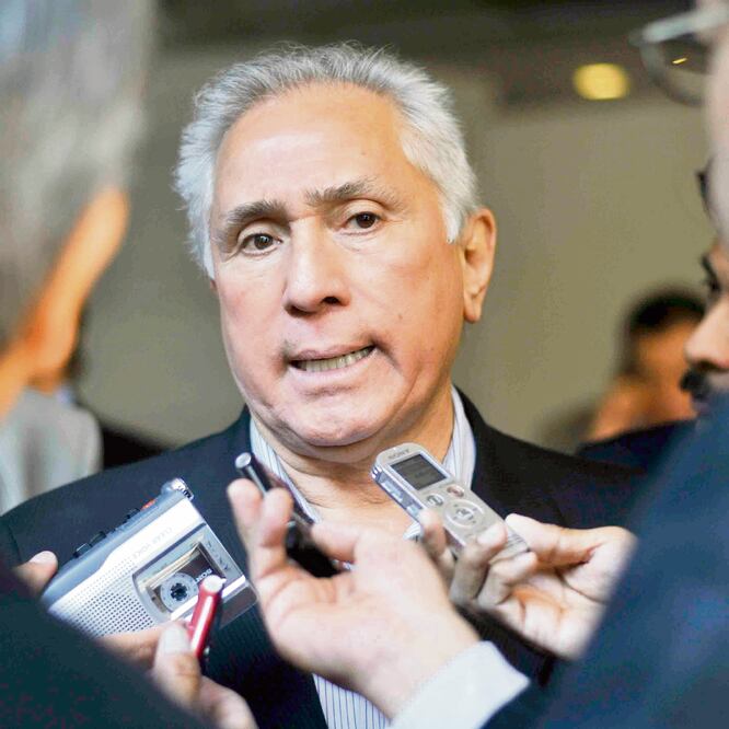 Joel Ayala, dirigente de la FSTSE, comentó que la iniciativa sólo aplica para los empleados de confianza. ARCHIVO EL UNIVERSAL