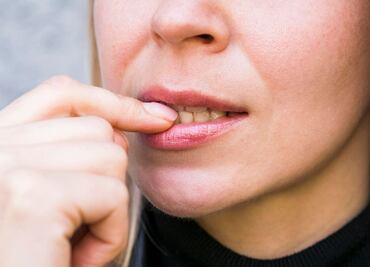 La vitamina que termina con las úlceras bucales o aftas