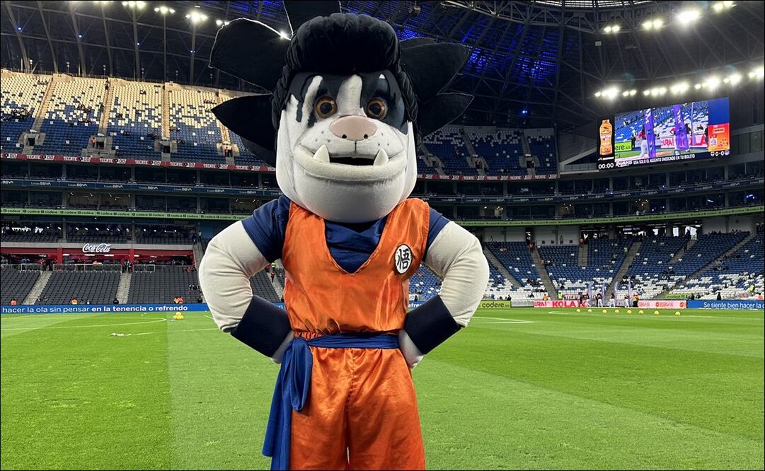 La mascota de Rayados homenajeó a Akira Toriyama / Foto: Especiales