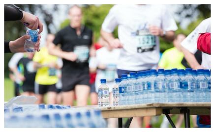 Mantente hidratado durante toda la carrera