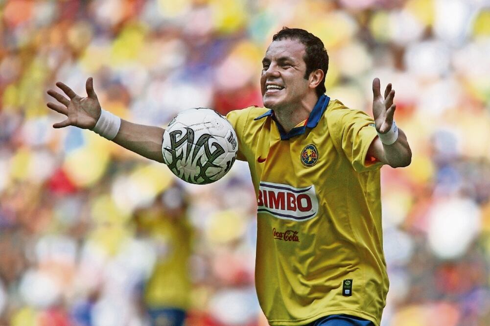 El ídolo azulcrema y actual alcalde de la ciudad de Cuernavaca revela que ha estado entrenando durante las últimas tres semanas para llegar con buen fondo físico (ARCHIVO. EL UNIVERSAL)