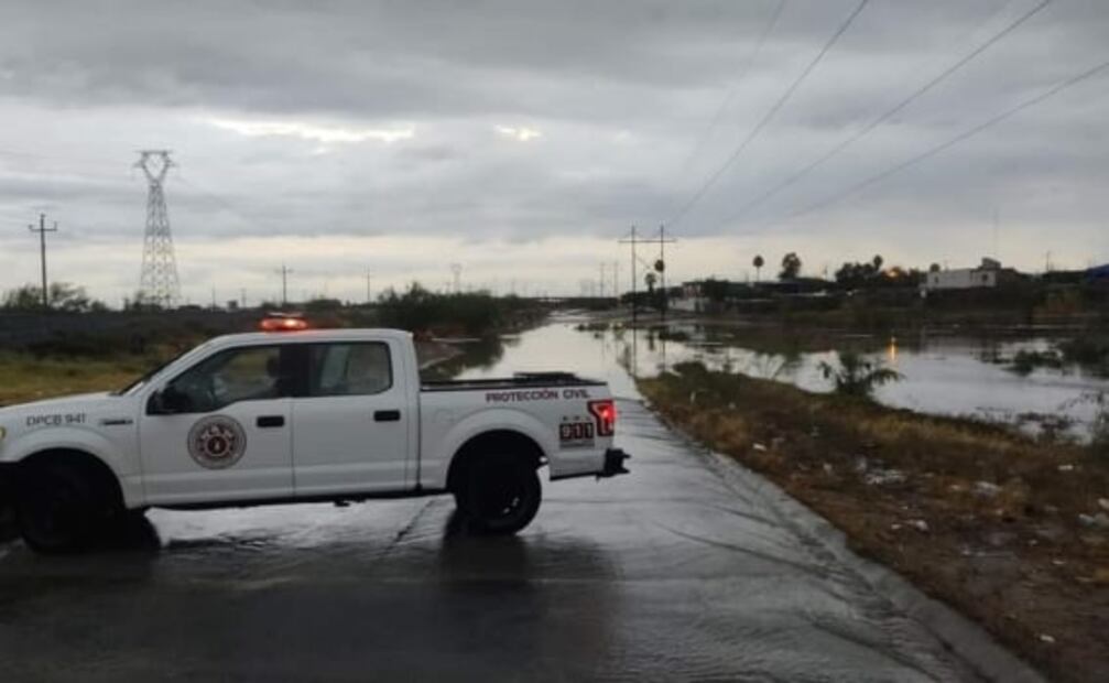 Lluvias dejan inundaciones y vehículos varados en Nuevo Laredo y Reynosa 