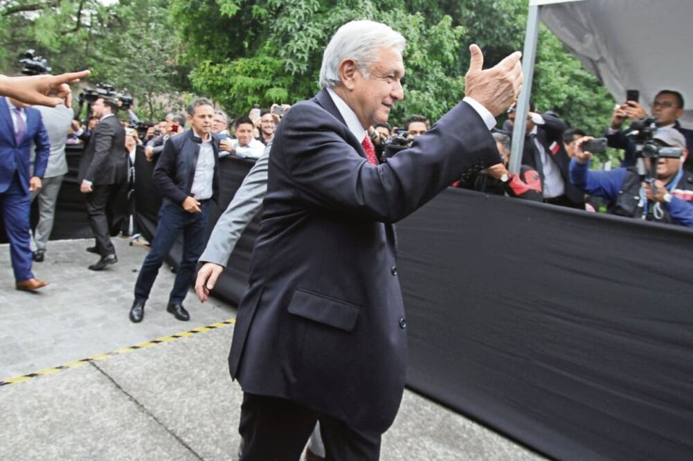 Los lineamientos de Andrés Manuel López Obrador prohíben a los burócratas convivir en fiestas, juegos deportivos o viajes con contratistas, grandes contribuyentes, proveedores o inversionistas vinculados a la función pública. Foto: CARLOS MEJÍA