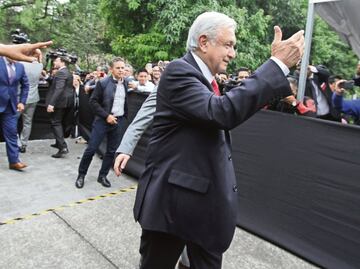 AMLO acaba con borracheras, viajes y choferes de funcionarios
