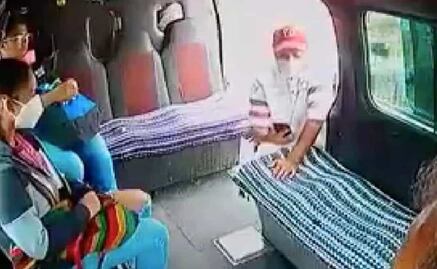 En video: ladrón descubre que pasajero de combi entregó "celular fake" y amenaza con matarlo