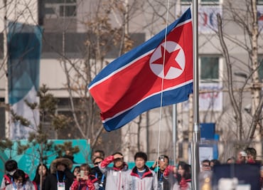 La bandera norcoreana ya ondea en Pyeongchang
