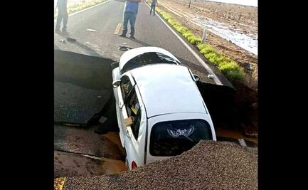 Mueren dos al caer su auto en socavón provocado por el huracán Kay en BCS