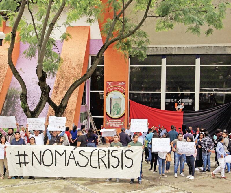 Trabajadores sindicalizados aseguran que la máxima casa de estudios de Morelos ha operado en medio de una crisis financiera. ARCHIVO EL UNIVERSAL
