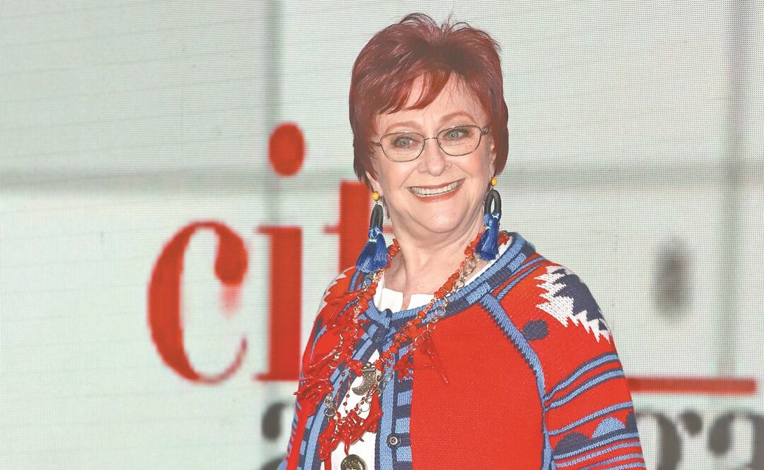 Las mujeres no tenemos llenadera es el espectáculo que la actriz decidió llevar a las plataformas digitales; ahí comparte poemas. Foto: CLASOS