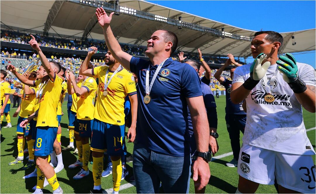 André Jardine en la celebración de la Supercopa MX. FOTO: IMAGO7