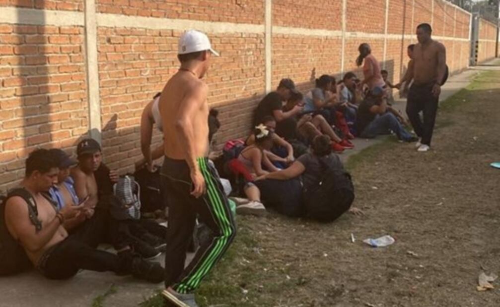 Aquí viajaban deshidratados y con hambre 43 migrantes centroamericanos; aseguran tráiler en Cuautitlán Izcalli
